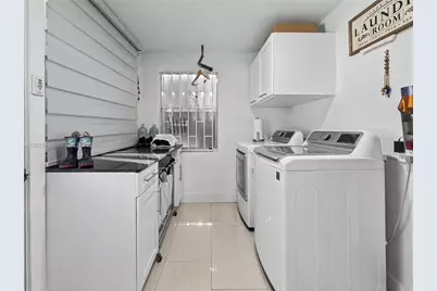 960 NE 146th St, North Miami, FL 33161 - Photo 22