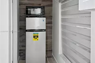 960 NE 146th St, North Miami, FL 33161 - Photo 30