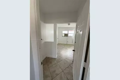 7720 Byron Ave #4, Miami Beach, FL 33141 - Photo 6