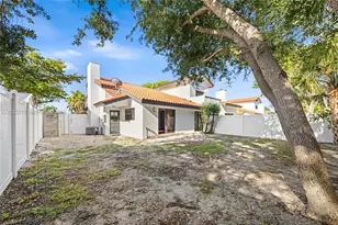 443 NE 38th St, Boca Raton, FL 33431 - Photo 30