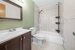 443 NE 38th St, Boca Raton, FL 33431 - Photo 18