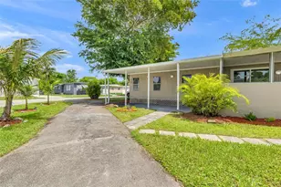710 NW 217th Way, Pembroke Pines, FL 33029 - Photo 2