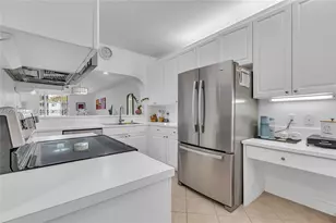 10710 NW 66th St, Doral, FL 33178 - Photo 6