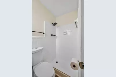 560 W 34th St, Riviera Beach, FL 33404 - Photo 16