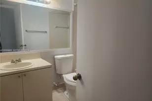 8100 Geneva Ct, Doral, FL 33166 - Photo 22