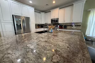11927 NW 47th St, Coral Springs, FL 33076 - Photo 6