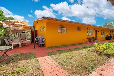 129-131 SE 5th St, Hallandale Beach, FL 33009 - Photo 12
