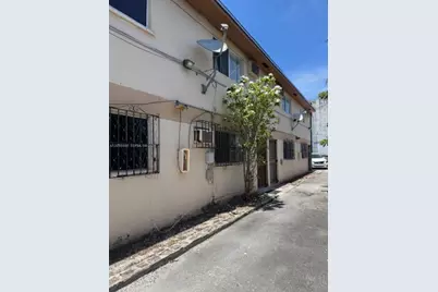 927 NW 7th Ct #2, Miami, FL 33136 - Photo 2