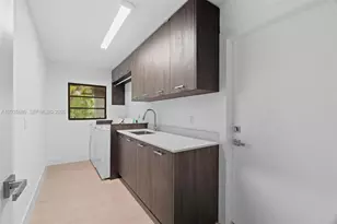 5254 NW 94th Doral Pl, Doral, FL 33178 - Photo 4