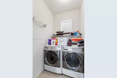612 NE 193rd St, Miami, FL 33179 - Photo 16