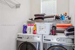 612 NE 193rd St, Miami, FL 33179 - Photo 16
