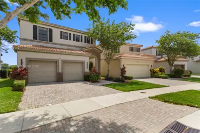 612 NE 193rd St, Miami, FL 33179 - Photo 2