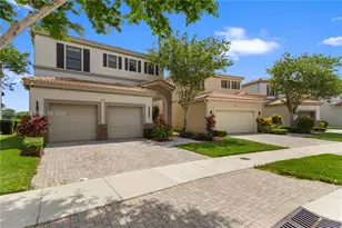 612 NE 193rd St, Miami, FL 33179 - Photo 2
