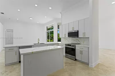 11021 Redhawk St, Plantation, FL 33324 - Photo 8