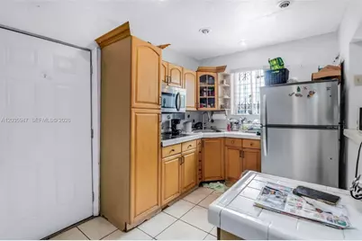 2300 NW 9th St, Miami, FL 33125 - Photo 6