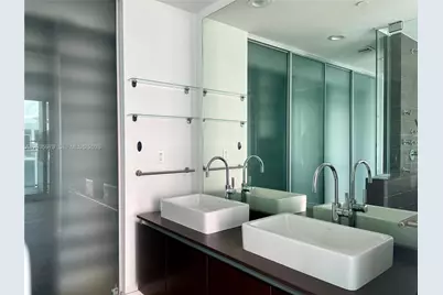 1040 Biscayne Blvd #1105, Miami, FL 33132 - Photo 16