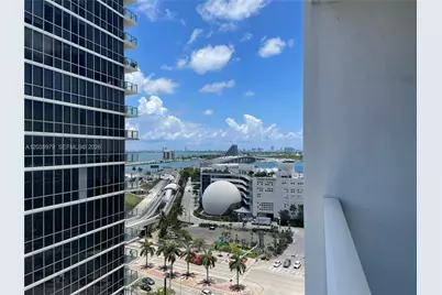 1040 Biscayne Blvd #1105, Miami, FL 33132 - Photo 2