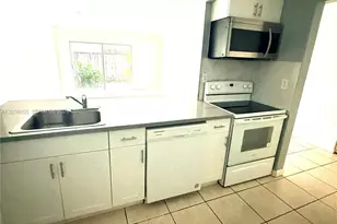 9611 SW 77th Ave, Miami, FL 33156 - Photo 4