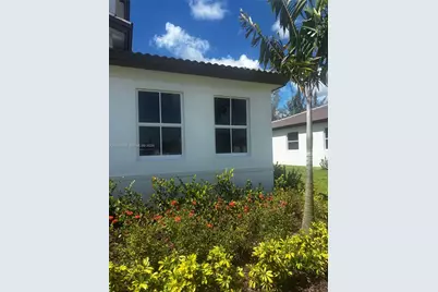 2342 SE 30th St, Homestead, FL 33035 - Photo 2