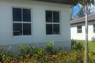 2342 SE 30th St, Homestead, FL 33035 - Photo 2