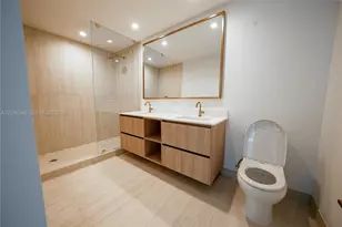 77 SE 5th St, Miami, FL 33131 - Photo 8