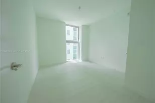 77 SE 5th St, Miami, FL 33131 - Photo 10