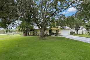 4001 Bishop Cir, Labelle, FL 33935 - Photo 2