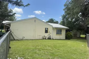 4001 Bishop Cir, Labelle, FL 33935 - Photo 6