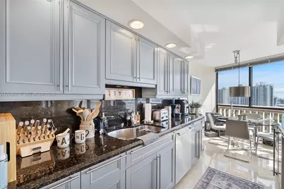 1000 W Island Blvd #2307, Aventura, FL 33160 - Photo 12