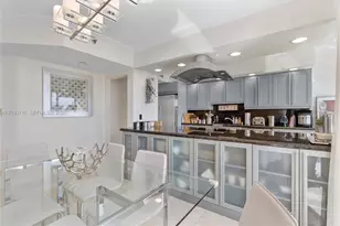 1000 W Island Blvd, Aventura, FL 33160 - Photo 18