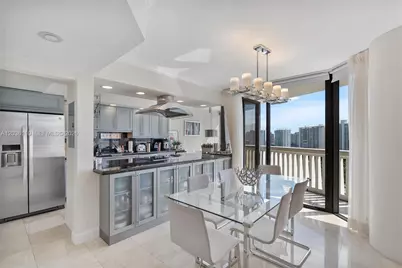 1000 W Island Blvd #2307, Aventura, FL 33160 - Photo 8