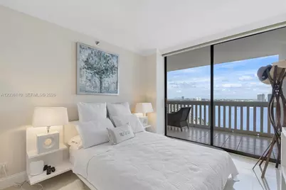 1000 W Island Blvd #2307, Aventura, FL 33160 - Photo 44