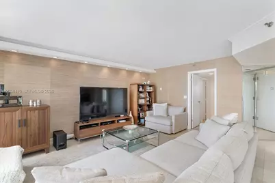 1000 W Island Blvd #2307, Aventura, FL 33160 - Photo 4
