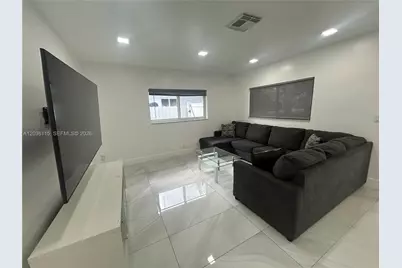 1060 Tyler St, Hollywood, FL 33019 - Photo 4