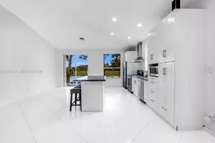 13092 NW 8th St, Pembroke Pines, FL 33028 - Photo 4