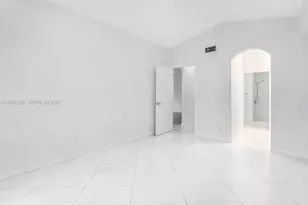 13092 NW 8th St, Pembroke Pines, FL 33028 - Photo 16