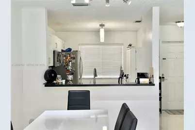 20807 NW 1st St, Pembroke Pines, FL 33029 - Photo 6