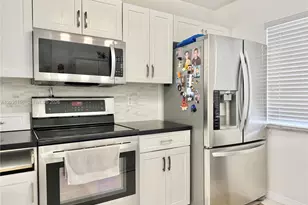20807 NW 1st St, Pembroke Pines, FL 33029 - Photo 12