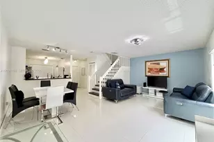 20807 NW 1st St, Pembroke Pines, FL 33029 - Photo 2