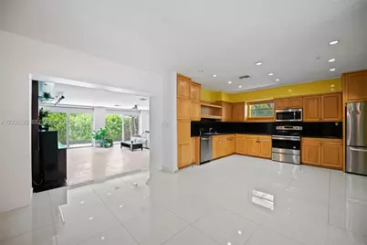 11530 NE 22nd Dr, North Miami, FL 33181 - Photo 14