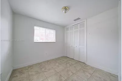 11250 SW 7th St, Sweetwater, FL 33174 - Photo 12