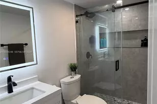1825 W 44th Pl, Hialeah, FL 33012 - Photo 12