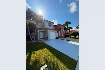 15112 NW 8th St #77, Pembroke Pines, FL 33028 - Photo 2