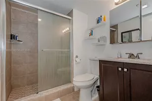 9410 N Hollybrook Lake Dr, Pembroke Pines, FL 33025 - Photo 20