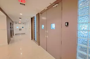 120 SW 8th Ave, Miami, FL 33130 - Photo 18