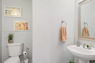 8128 NW 108th Ct, Doral, FL 33178 - Photo 14