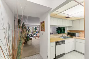 10155 NW 9th St Cir, Miami, FL 33172 - Photo 14