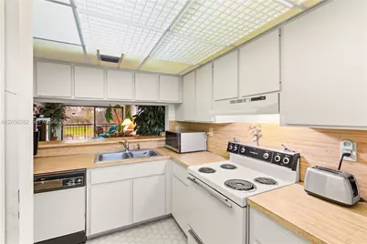 10155 NW 9th St Cir #4-202, Miami, FL 33172 - Photo 16