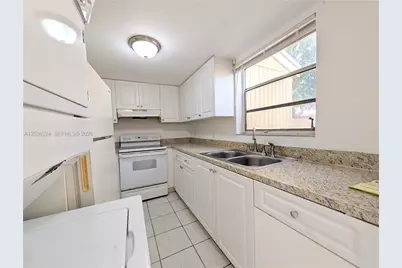 58 SW 14th Ter, Homestead, FL 33030 - Photo 14