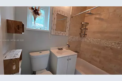 390 NE 127th St, North Miami, FL 33161 - Photo 20